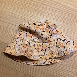 Billabong flower bucket hat